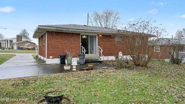 2569 Trubart Ln, Louisville, KY 40216