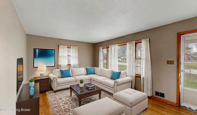 2569 Trubart Ln, Louisville, KY 40216