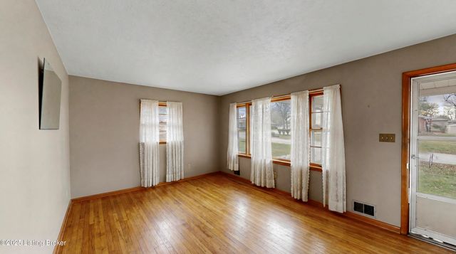 2569 Trubart Ln, Louisville, KY 40216