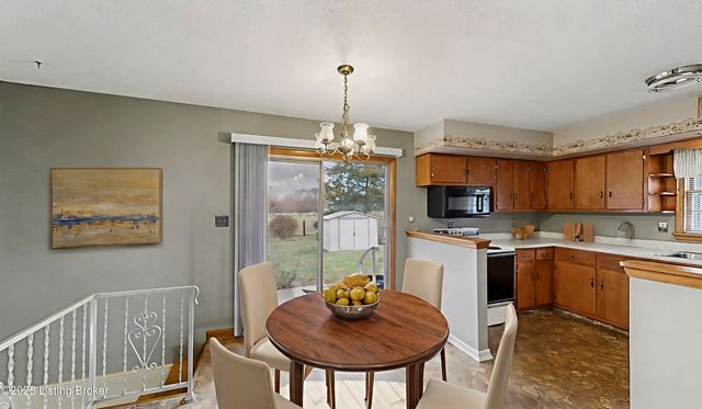 2569 Trubart Ln, Louisville, KY 40216