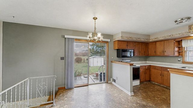 2569 Trubart Ln, Louisville, KY 40216