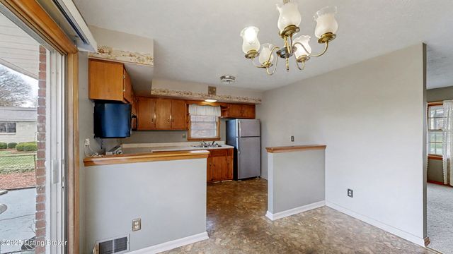 2569 Trubart Ln, Louisville, KY 40216