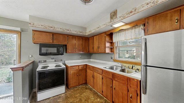 2569 Trubart Ln, Louisville, KY 40216