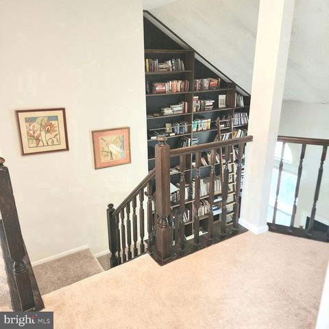 15 LAUREL CIR, Newtown, PA 18940