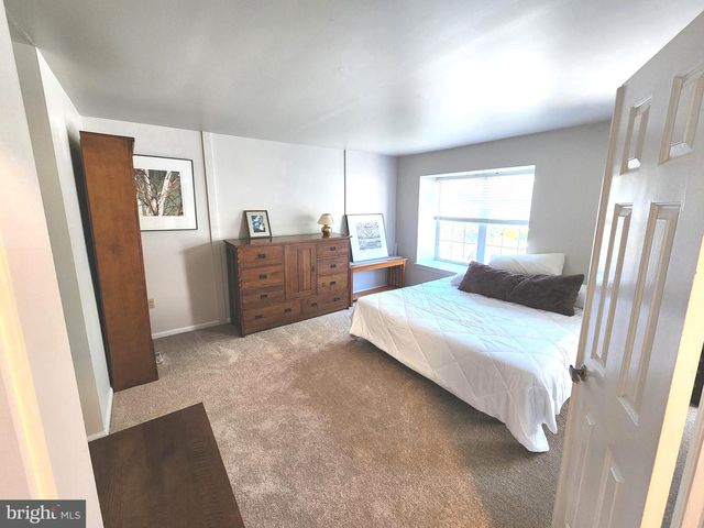 15 LAUREL CIR, Newtown, PA 18940