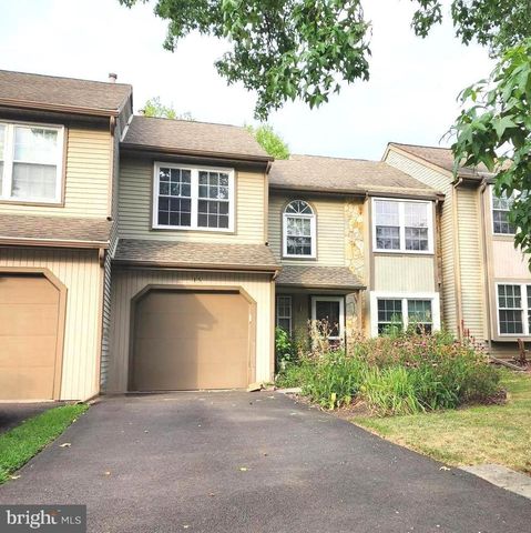 15 LAUREL CIR, Newtown, PA 18940