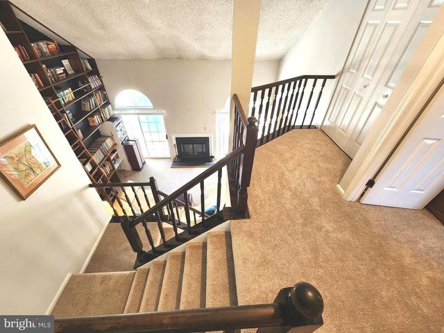 15 LAUREL CIR, Newtown, PA 18940