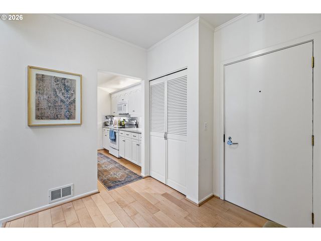 1710 S HARBOR Way 401, Portland, OR 97201