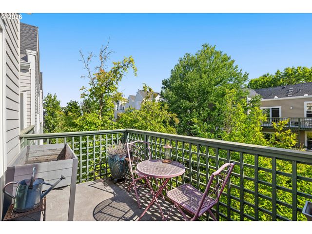 1710 S HARBOR Way 401, Portland, OR 97201