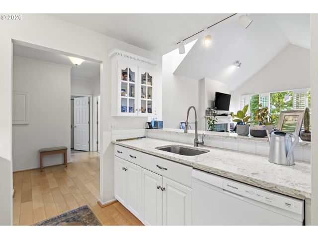 1710 S HARBOR Way 401, Portland, OR 97201