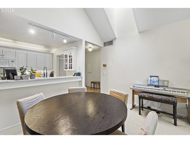1710 S HARBOR Way 401, Portland, OR 97201