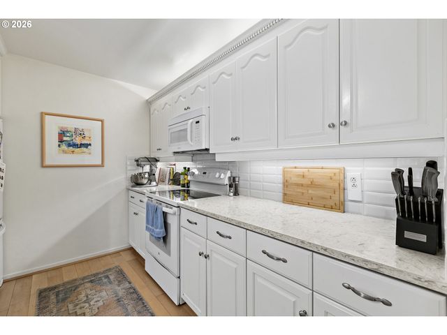 1710 S HARBOR Way 401, Portland, OR 97201