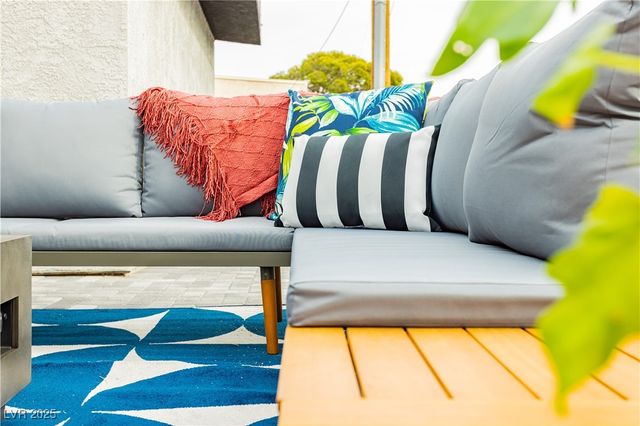 522 East Saint Louis Avenue, Las Vegas, NV 89104