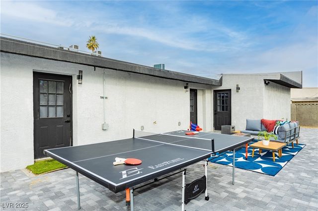 522 East Saint Louis Avenue, Las Vegas, NV 89104