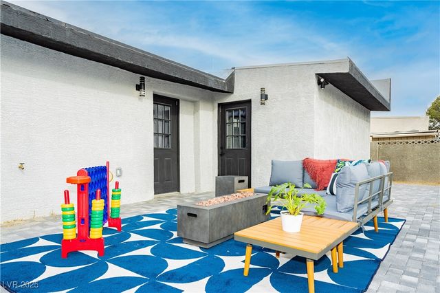 522 East Saint Louis Avenue, Las Vegas, NV 89104