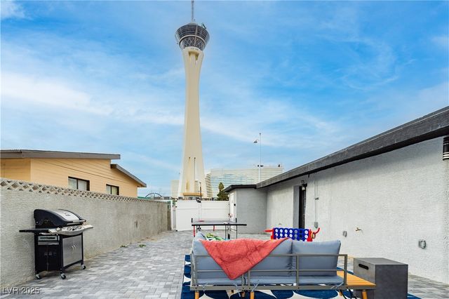 522 East Saint Louis Avenue, Las Vegas, NV 89104