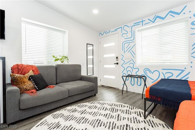 522 East Saint Louis Avenue, Las Vegas, NV 89104