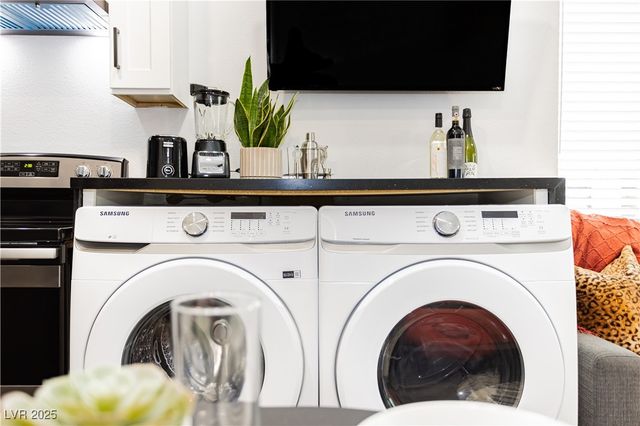 522 East Saint Louis Avenue, Las Vegas, NV 89104