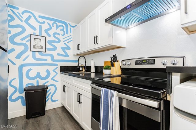 522 East Saint Louis Avenue, Las Vegas, NV 89104