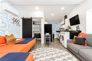 522 East Saint Louis Avenue, Las Vegas, NV 89104