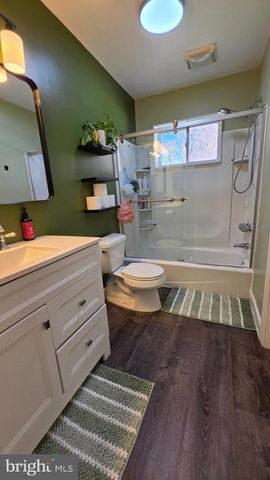 18 PEABODY LA, Hamilton, NJ 08619