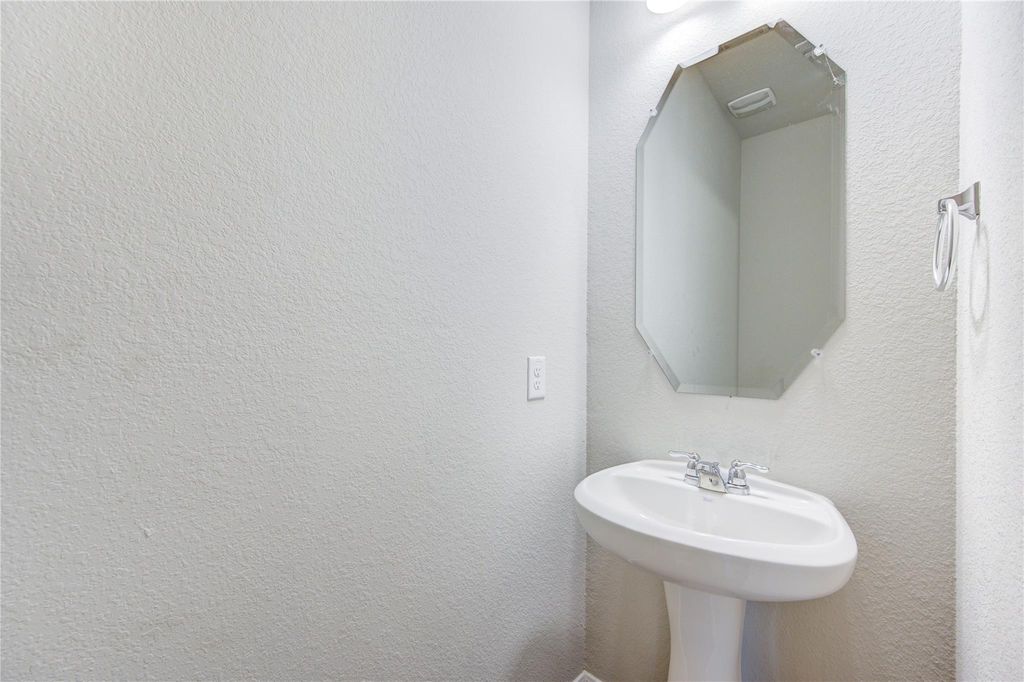 Image 7 of property listing at 9618 Eastern Sky Lane, Richmond, TX 77406