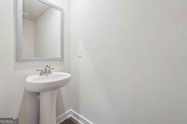 201 Harris Walk 20, West Point, GA 31833