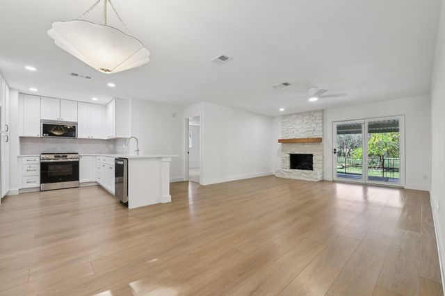 8214 Kearsarge DR, Austin, TX 78745