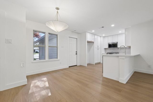 8214 Kearsarge DR, Austin, TX 78745