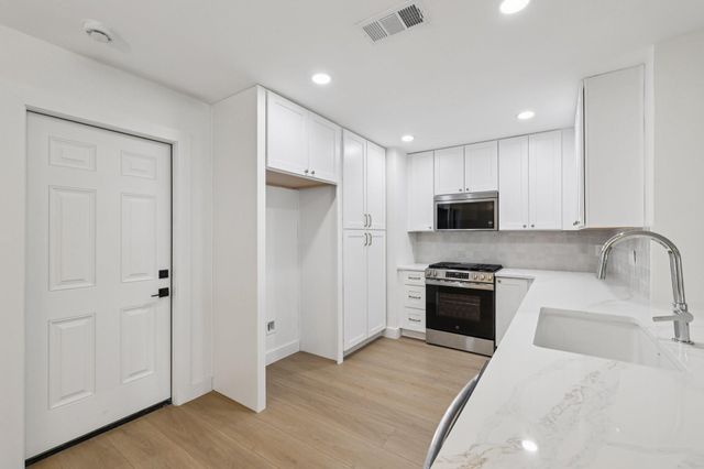 8214 Kearsarge DR, Austin, TX 78745