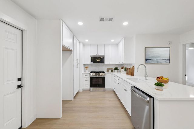 8214 Kearsarge DR, Austin, TX 78745