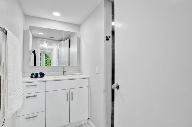 1717 N Bayshore Drive a1041, Miami, FL 33132