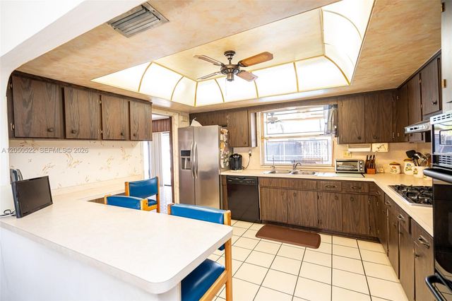 8721 NW 18th Street, Pembroke Pines, FL 33024