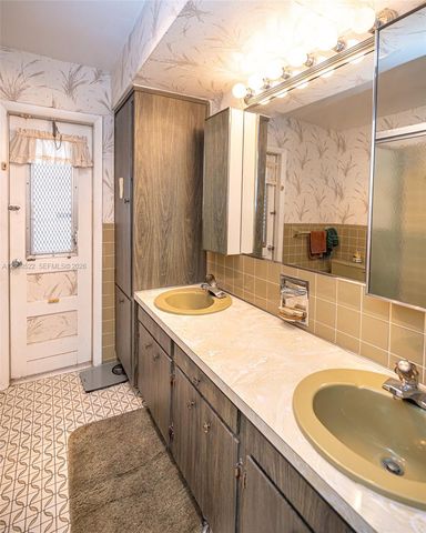 8721 NW 18th Street, Pembroke Pines, FL 33024