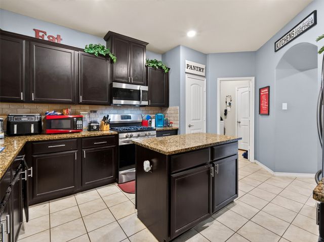 2113 Lake Hawthorne Trail, Little Elm, TX 75068