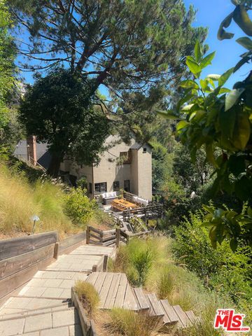 3105 Ledgewood Drive, Los Angeles, CA 90068