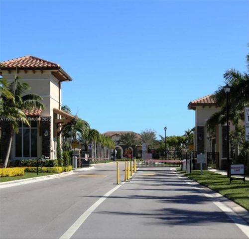 8952 W 35th Ln, Hialeah, FL 33018