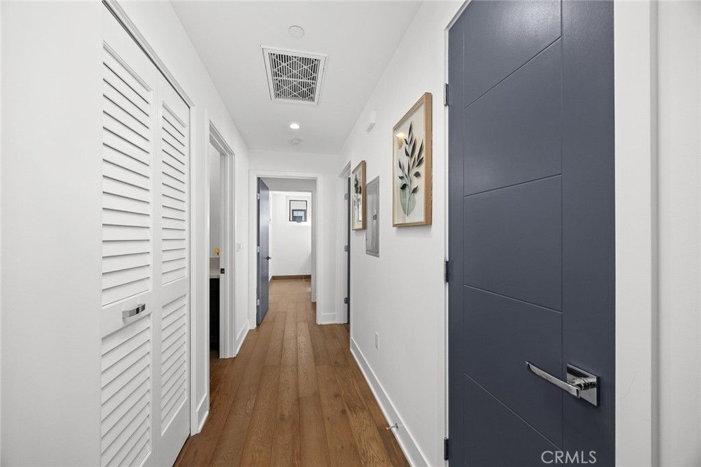 Image 10 of property listing at 125 Hurlbut 209, Pasadena, CA 91105