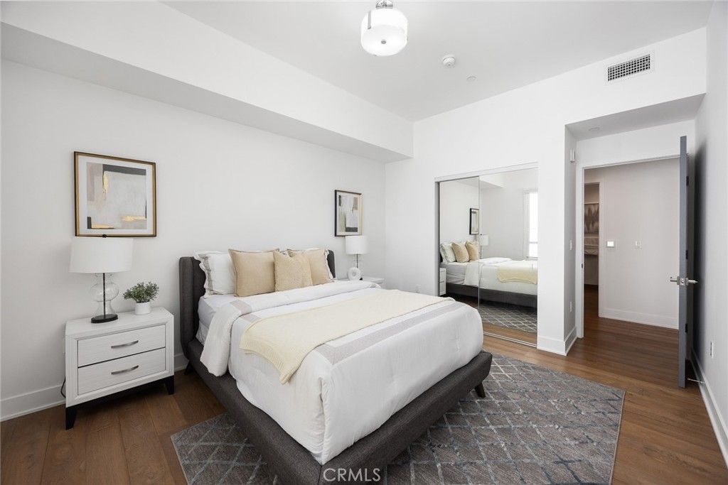 Image 12 of property listing at 125 Hurlbut 209, Pasadena, CA 91105