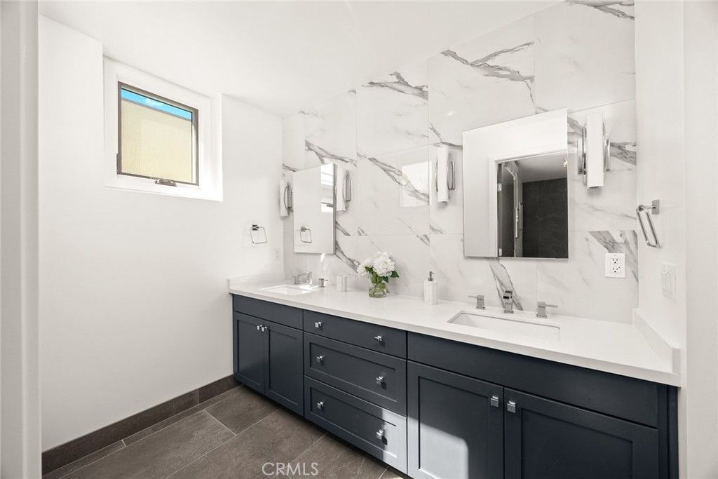 Image 16 of property listing at 125 Hurlbut 209, Pasadena, CA 91105