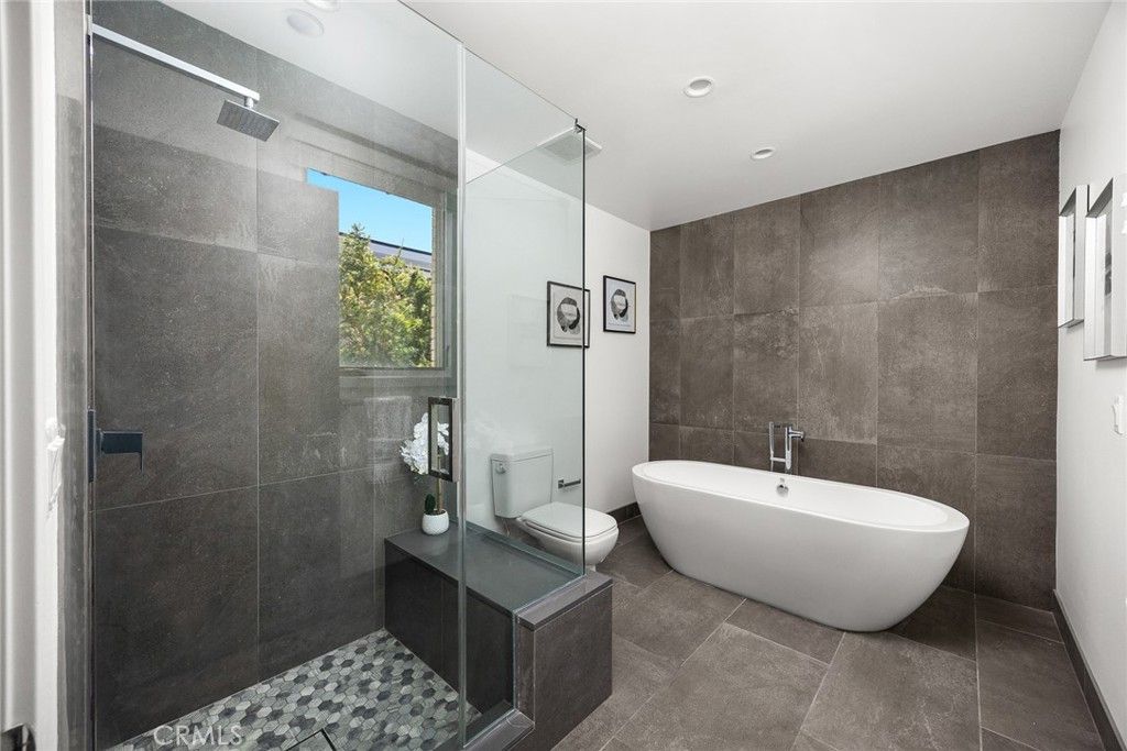 Image 17 of property listing at 125 Hurlbut 209, Pasadena, CA 91105