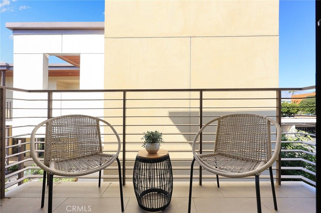 Image 18 of property listing at 125 Hurlbut 209, Pasadena, CA 91105