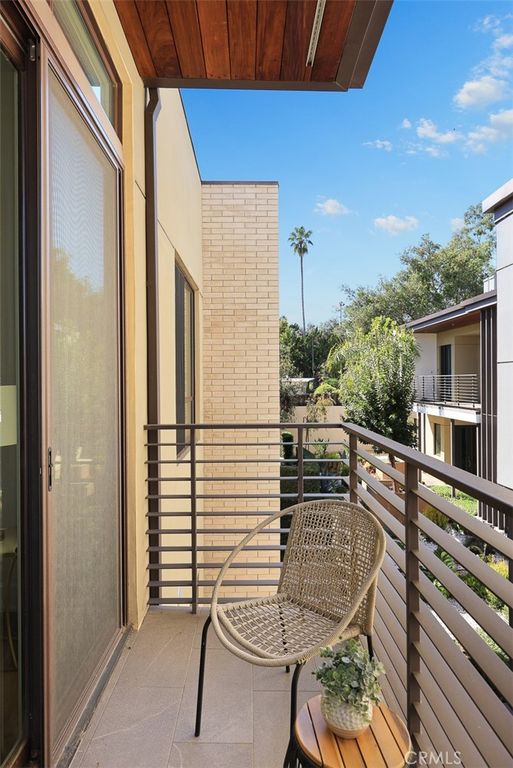 Image 19 of property listing at 125 Hurlbut 209, Pasadena, CA 91105