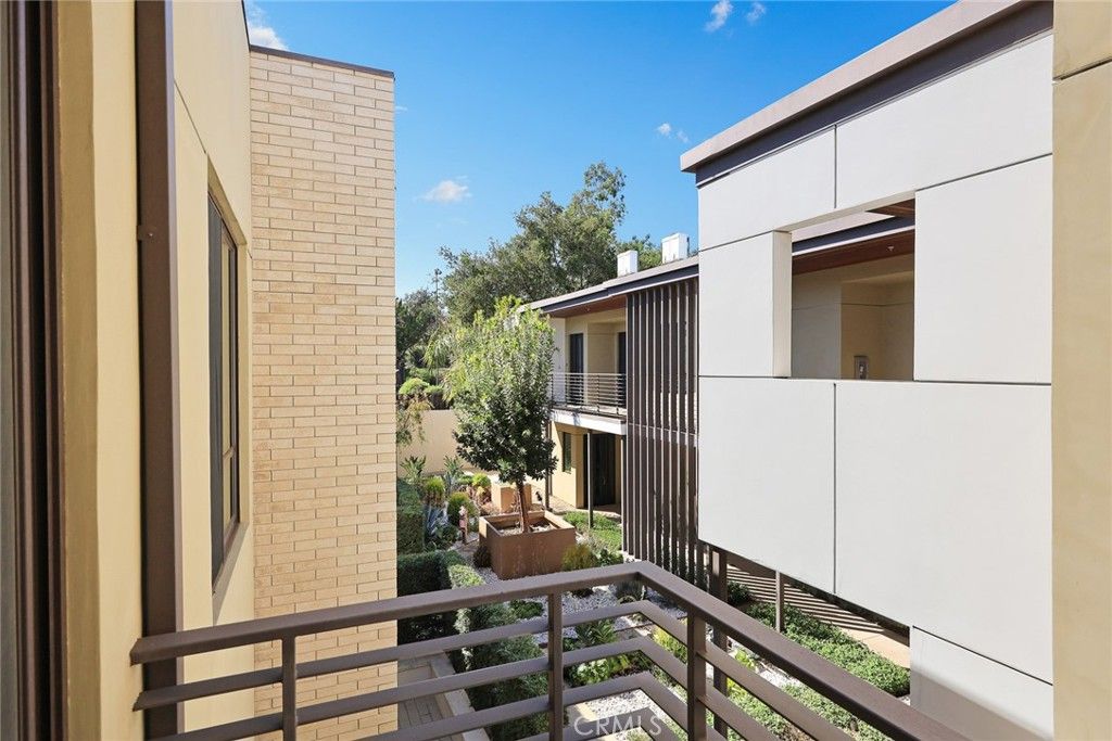 Image 20 of property listing at 125 Hurlbut 209, Pasadena, CA 91105