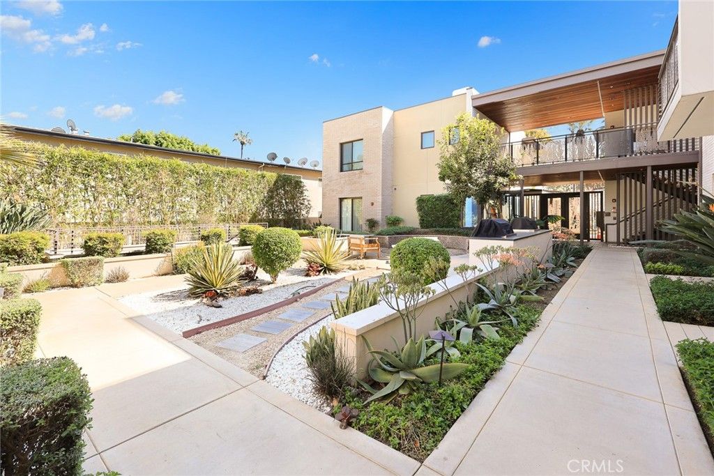 Image 21 of property listing at 125 Hurlbut 209, Pasadena, CA 91105