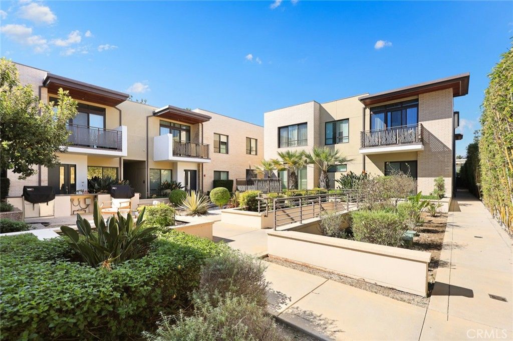 Image 22 of property listing at 125 Hurlbut 209, Pasadena, CA 91105