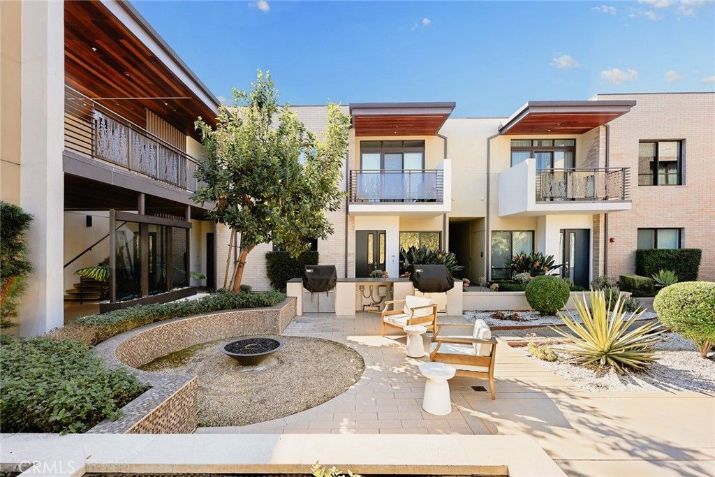 Image 23 of property listing at 125 Hurlbut 209, Pasadena, CA 91105