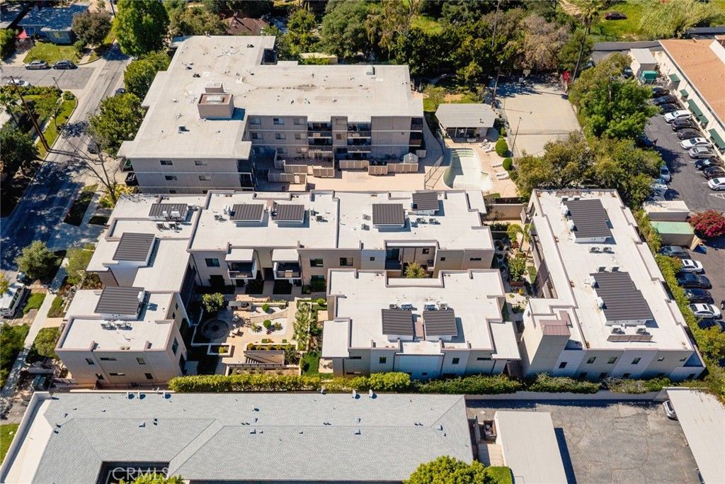 Image 24 of property listing at 125 Hurlbut 209, Pasadena, CA 91105