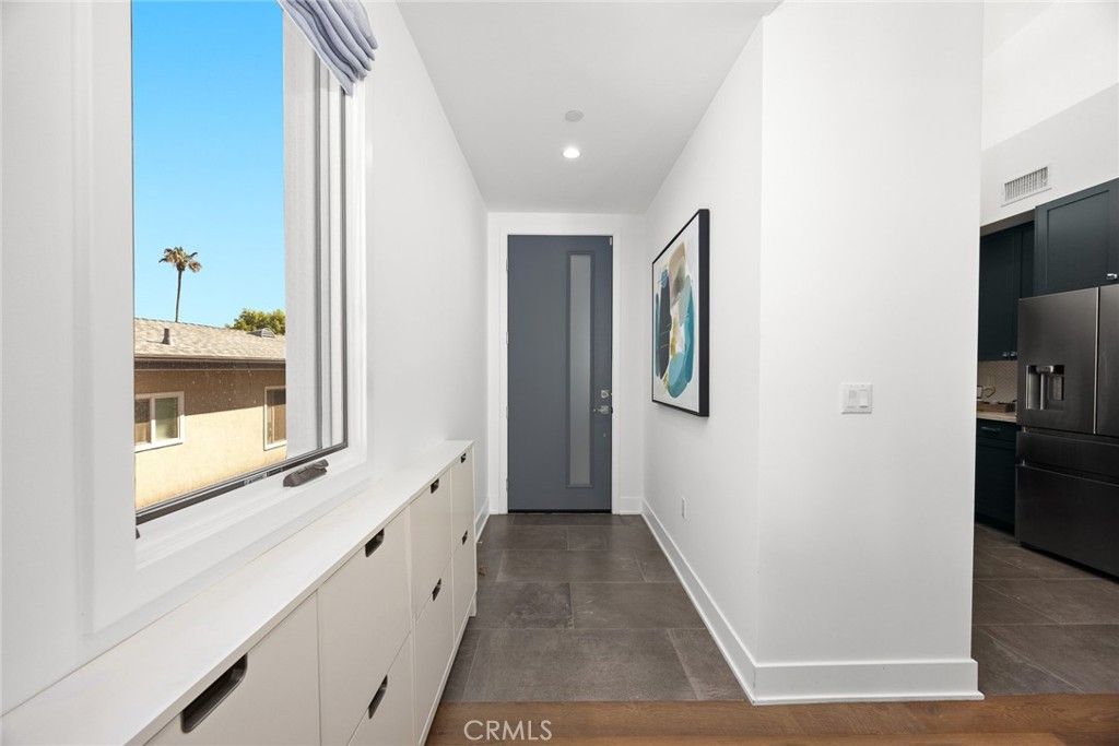 Image 3 of property listing at 125 Hurlbut 209, Pasadena, CA 91105