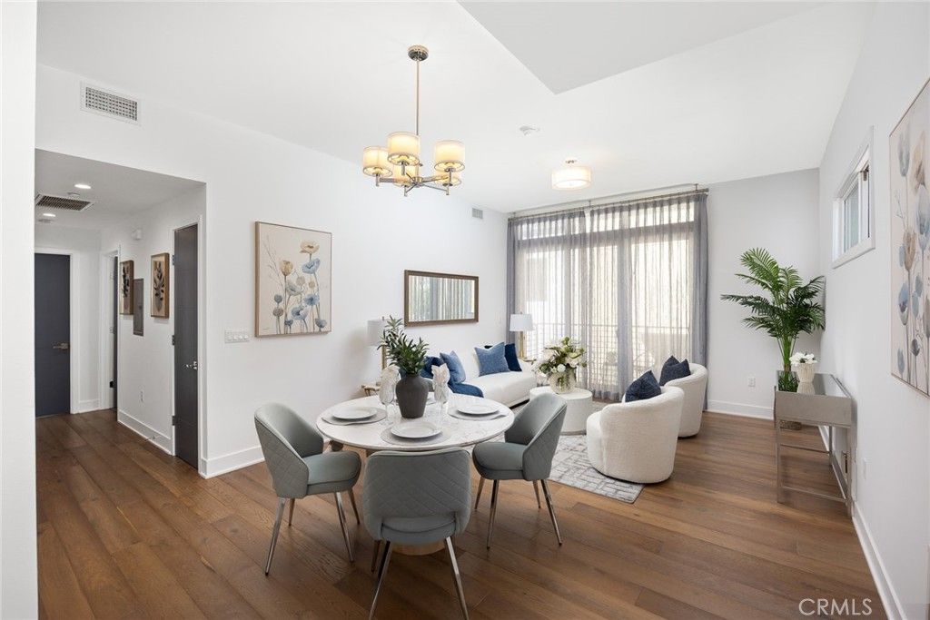 Image 7 of property listing at 125 Hurlbut 209, Pasadena, CA 91105